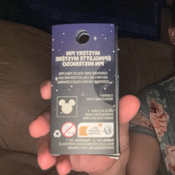 Free Add On - Disney Hocus Pocus Mystery Pin - Picture 4 of 4